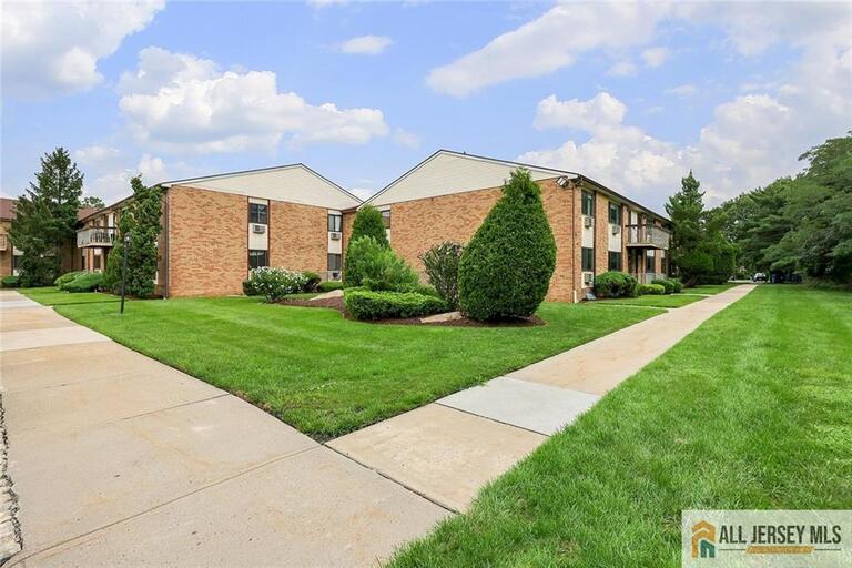 Photo 17 of 621 Cricket Lane # 621, Woodbridge Proper NJ 07095, Woodbridge Proper, NJ