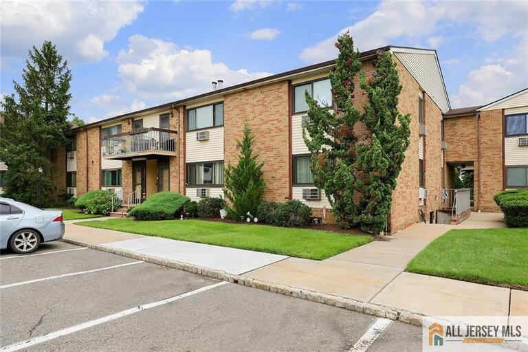 Photo 3 of 621 Cricket Lane # 621, Woodbridge Proper NJ 07095, Woodbridge Proper, NJ