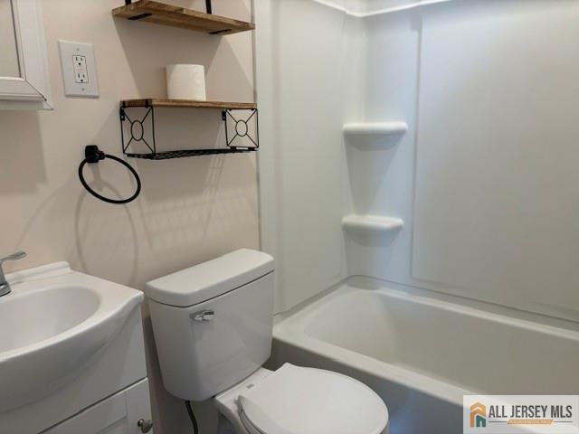 Photo 15 of 329 Leon Avenue, Perth Amboy NJ 08861, Perth Amboy, NJ