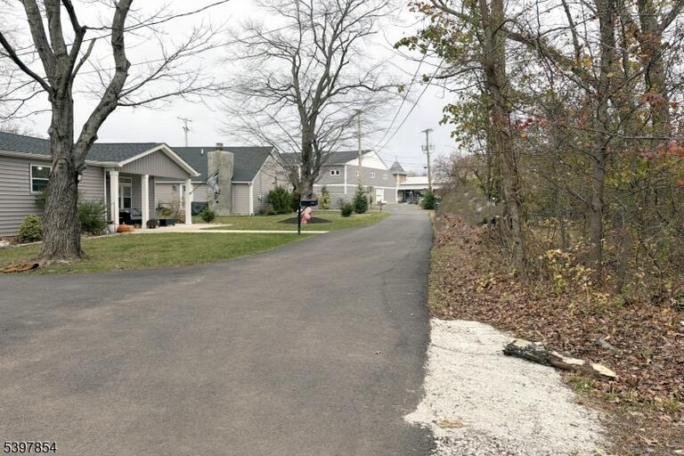Property listing MLS 3998571 photo 2
