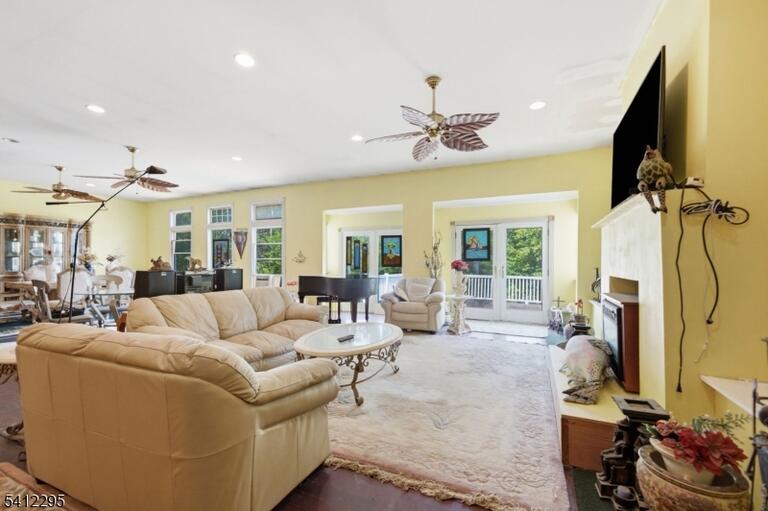 Property listing MLS 4010738 photo 17