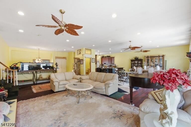 Property listing MLS 4010738 photo 18
