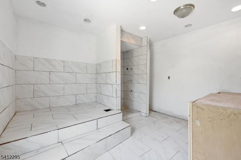 Property listing MLS 4010738 photo 40