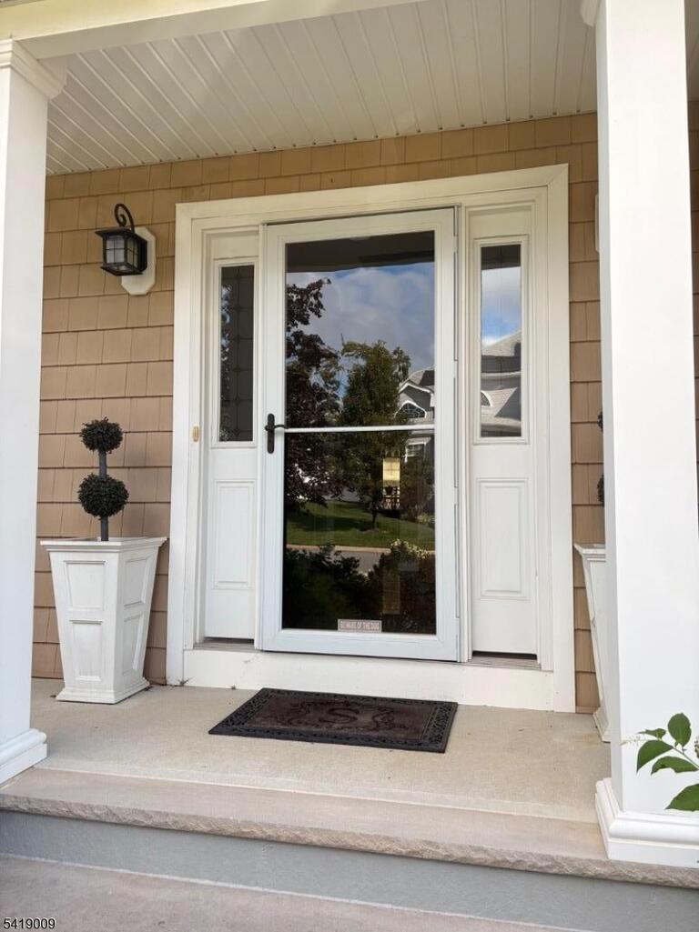 Property listing MLS 4016106 photo 2