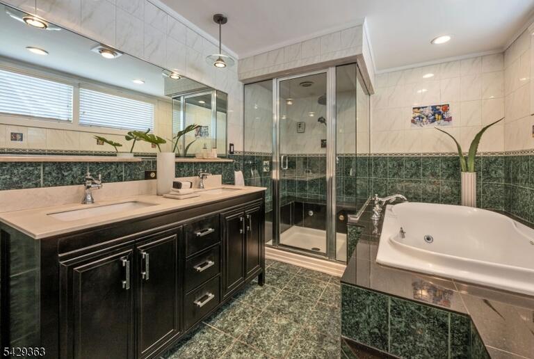 Property listing MLS 4025204 photo 25