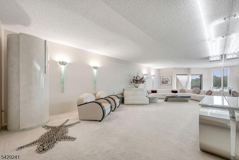 Property listing MLS 4026124 photo 3