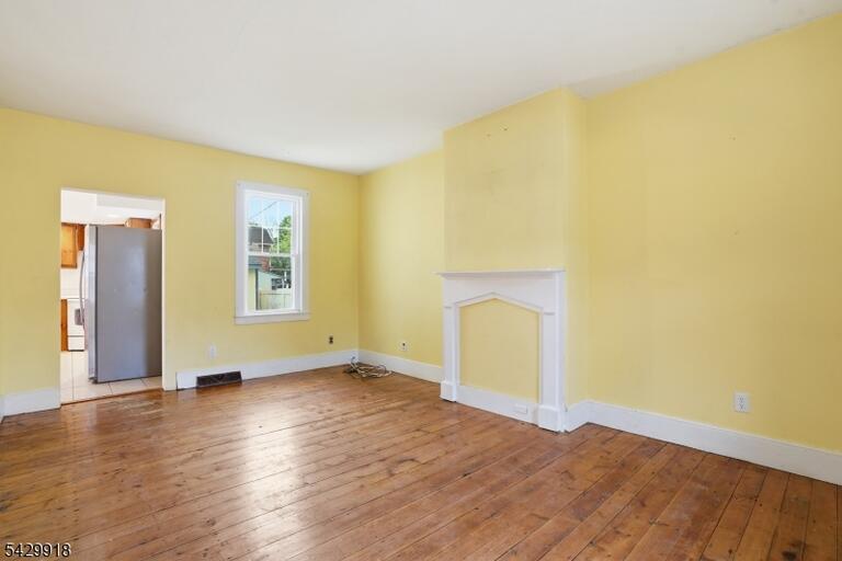 Property listing MLS 4026261 photo 3