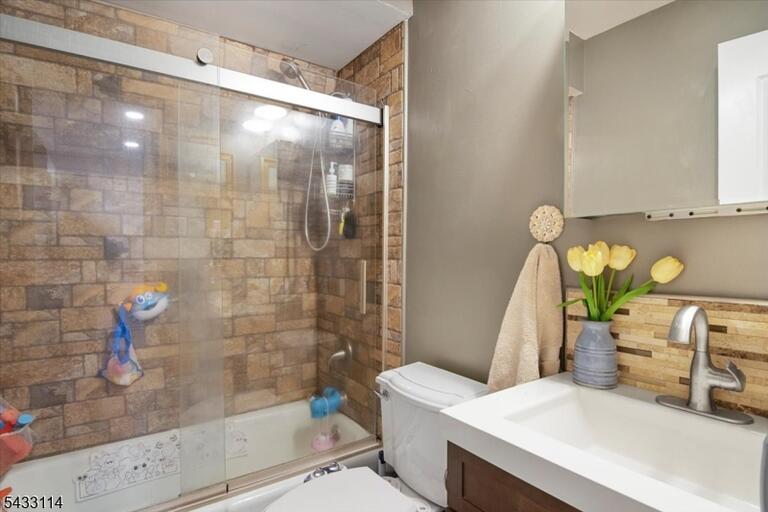 Property listing MLS 4028588 photo 16