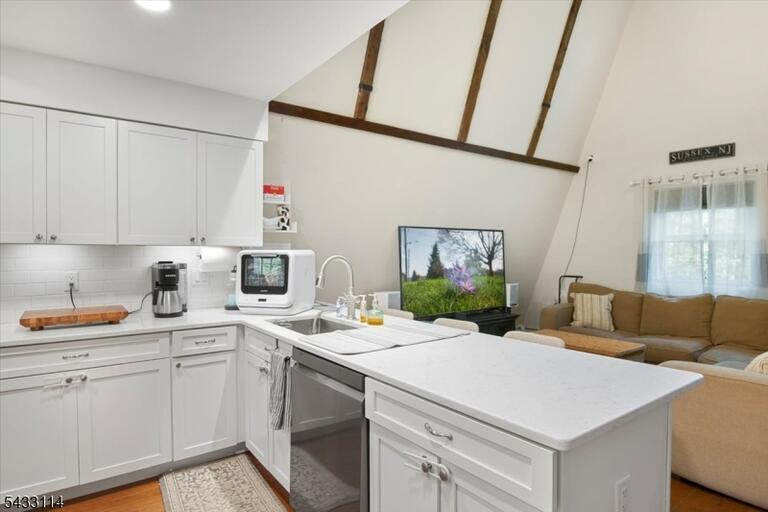 Property listing MLS 4028588 photo 4