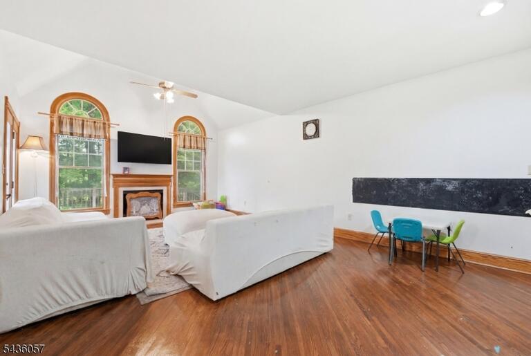 Property listing MLS 4031155 photo 9
