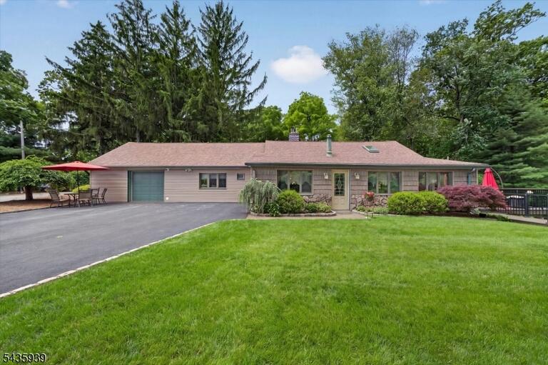 Property listing MLS 4031565 photo 2