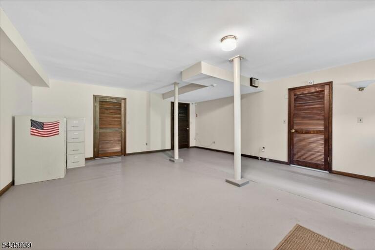 Property listing MLS 4031565 photo 36