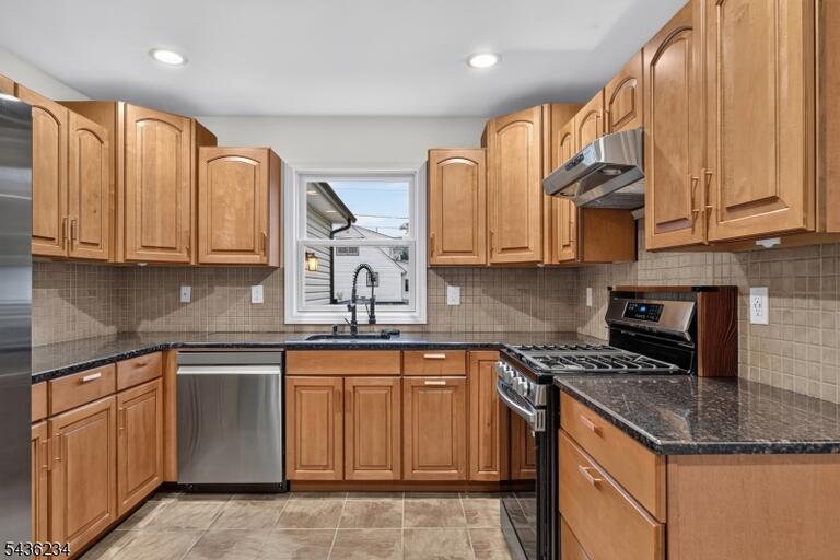 Property listing MLS 4031577 photo 2