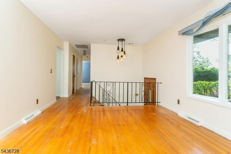 Property listing MLS 4031831 photo 9