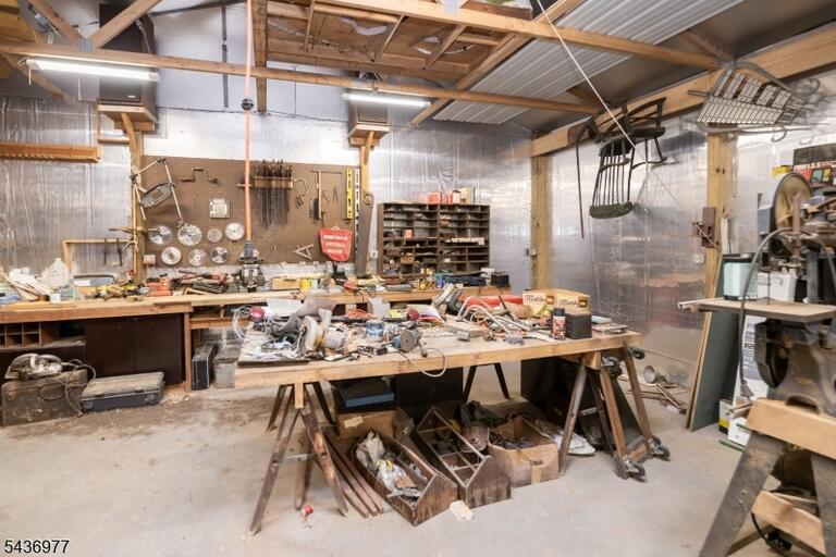 Property listing MLS 4031950 photo 3