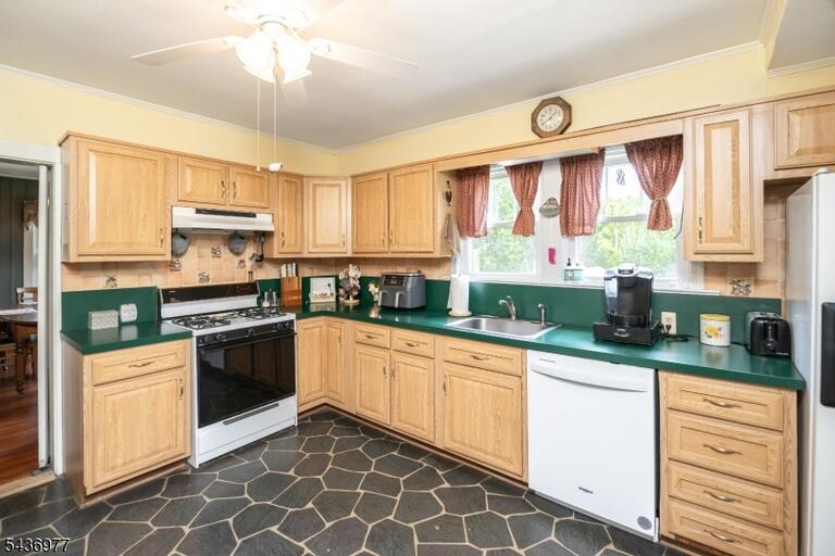 Property listing MLS 4031950 photo 34