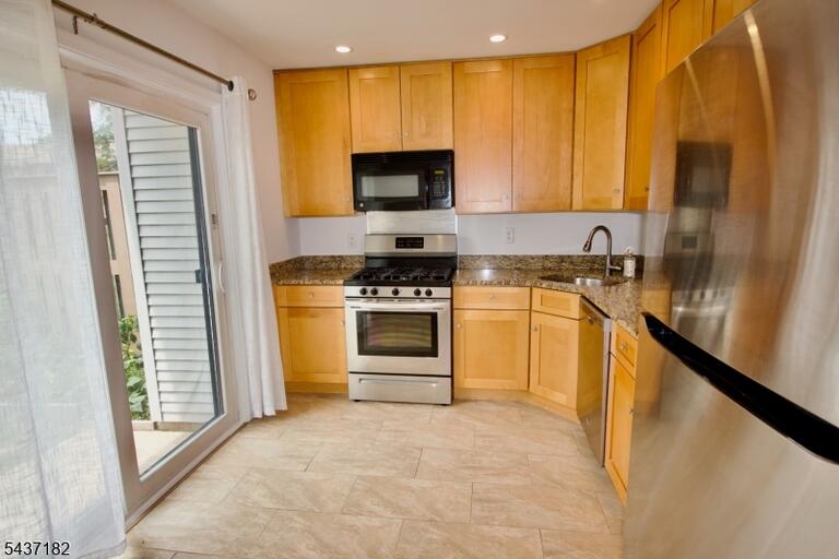 Property listing MLS 4032173 photo 2