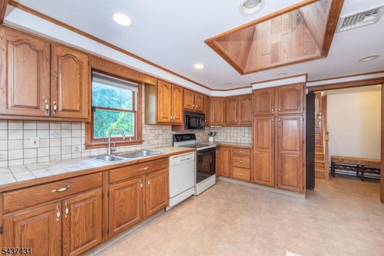 Property listing MLS 4032659 photo 11