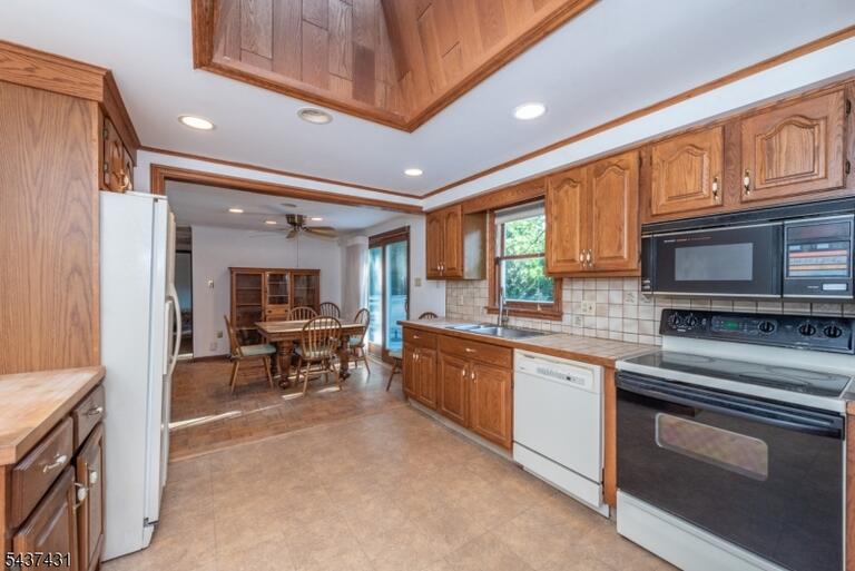 Property listing MLS 4032659 photo 9