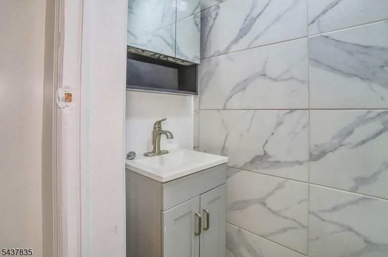 Property listing MLS 4032766 photo 8