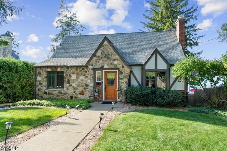 Property listing MLS 4033016 photo 3