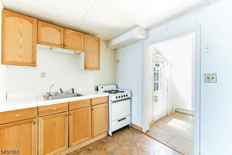 Property listing MLS 4033746 photo 2