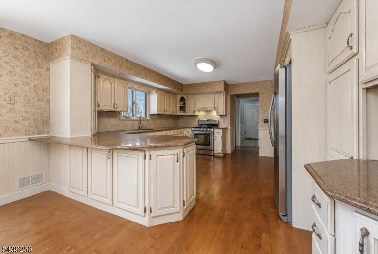 Property listing MLS 4034015 photo 5