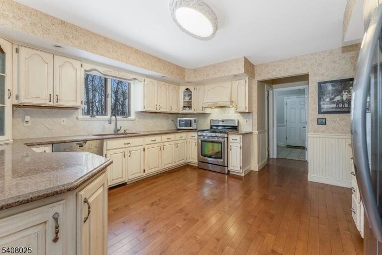 Property listing MLS 4034015 photo 7