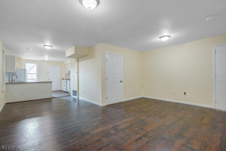 Property listing MLS 4035137 photo 2