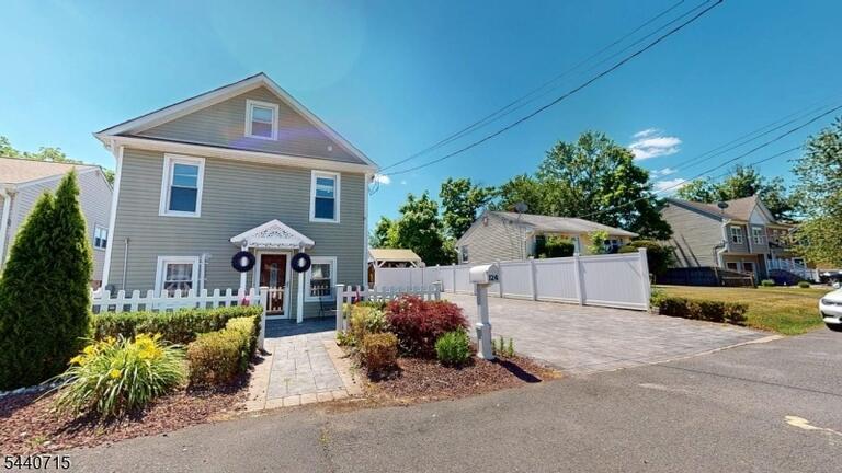 Property listing MLS 4035293 photo 1