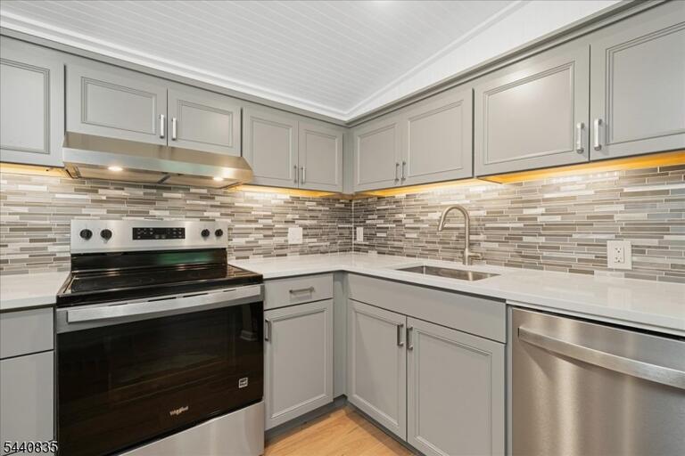 Property listing MLS 4035362 photo 12