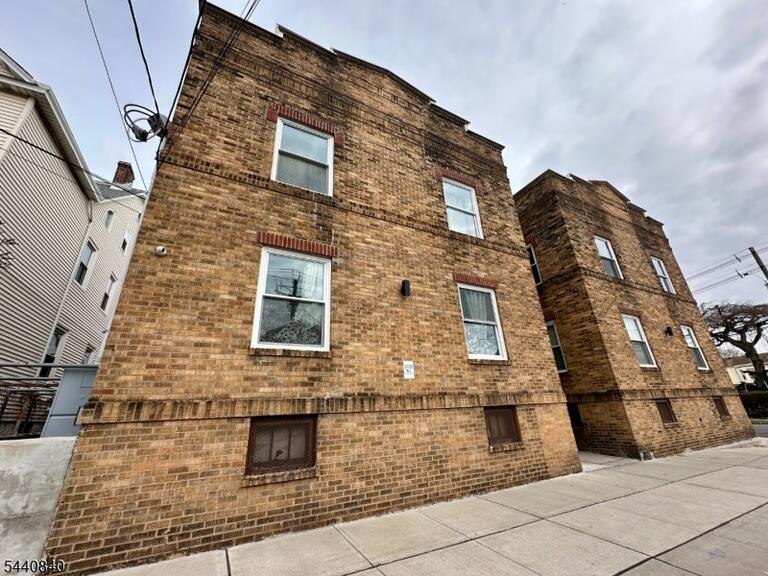 Property listing MLS 4035374 photo 1