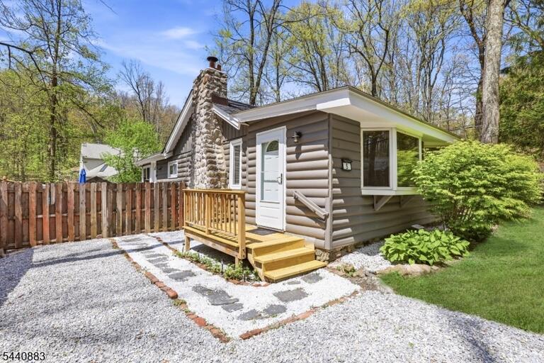 Property listing MLS 4035588 photo 1