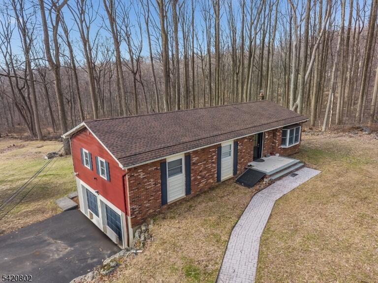 Property listing MLS 4035591 photo 3