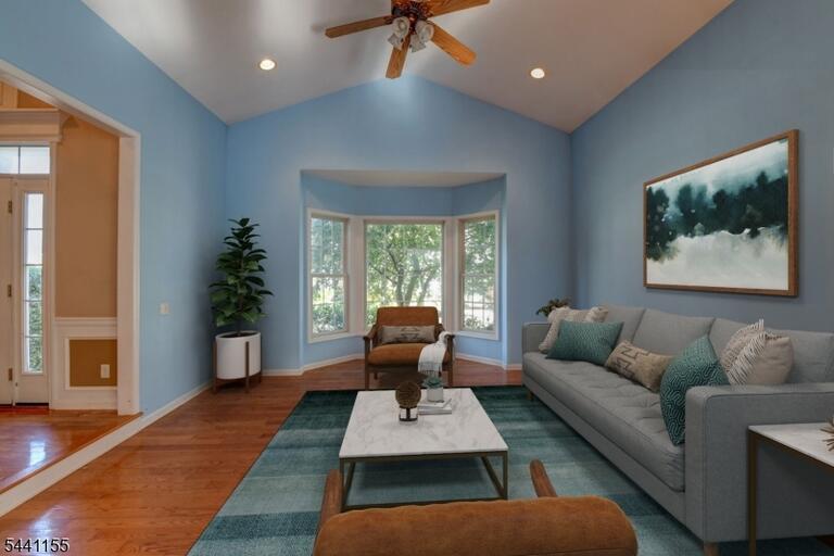 Property listing MLS 4035730 photo 4