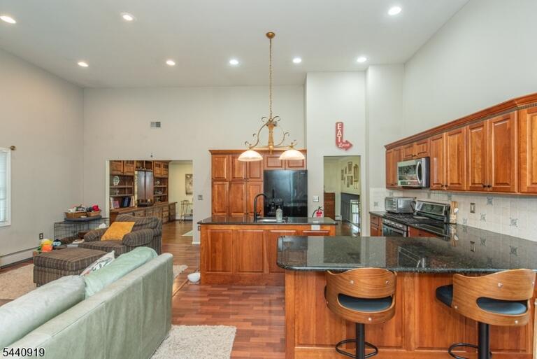 Property listing MLS 4035992 photo 8