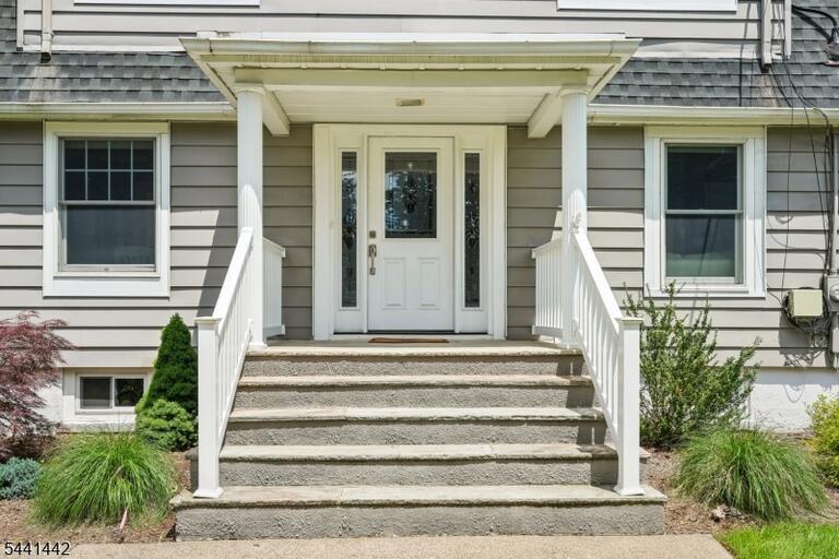 Property listing MLS 4036041 photo 4