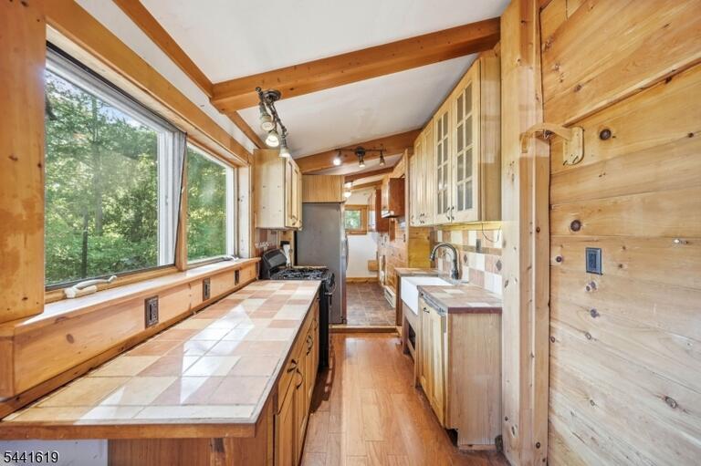 Property listing MLS 4036247 photo 3