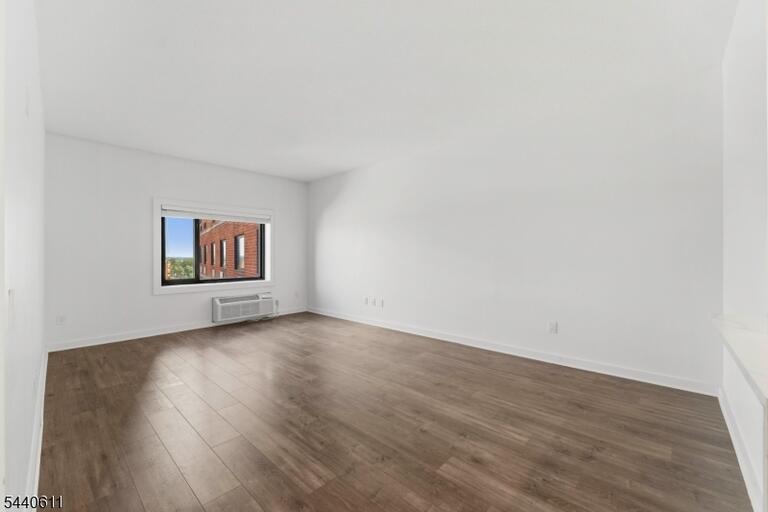 Property listing MLS 4036281 photo 3