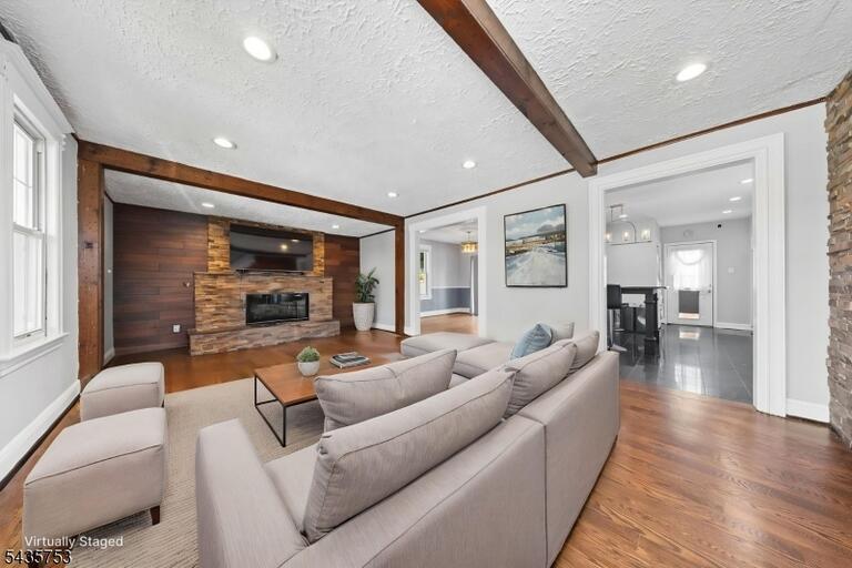 Property listing MLS 4036337 photo 8
