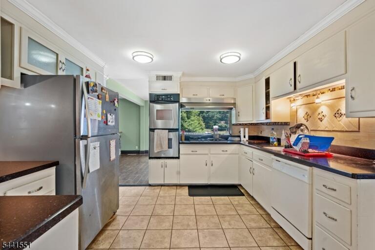 Property listing MLS 4036360 photo 3