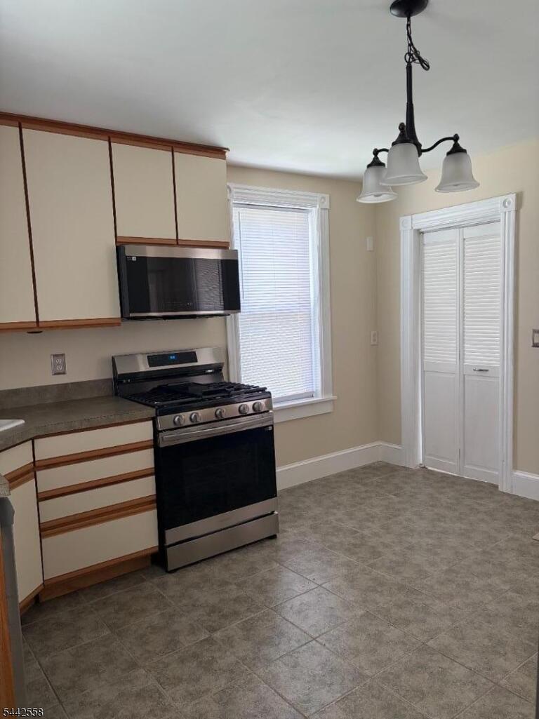 Property listing MLS 4037021 photo 10