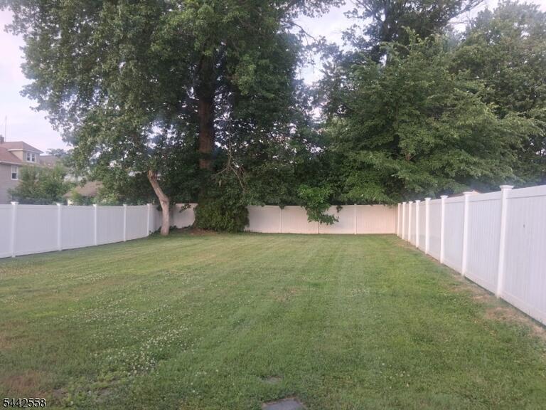 Property listing MLS 4037021 photo 18