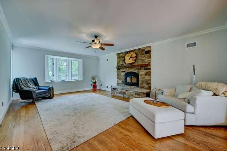Property listing MLS 4037781 photo 10