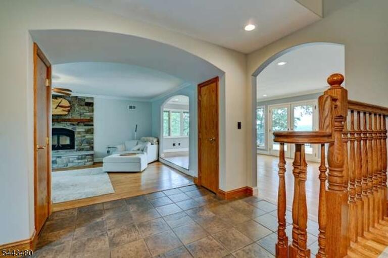 Property listing MLS 4037781 photo 8