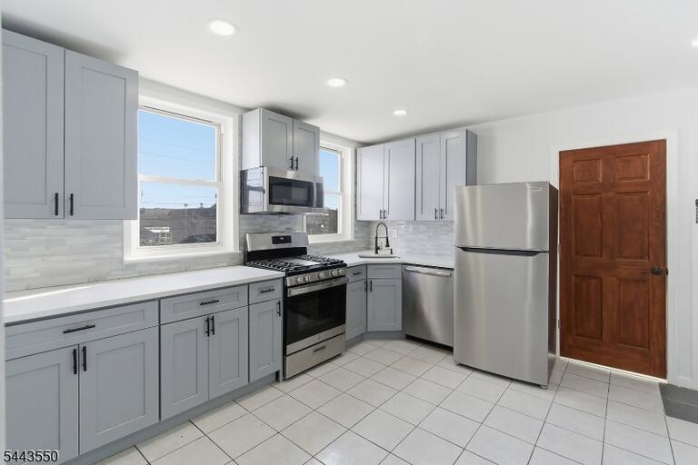 Property listing MLS 4037840 photo 1