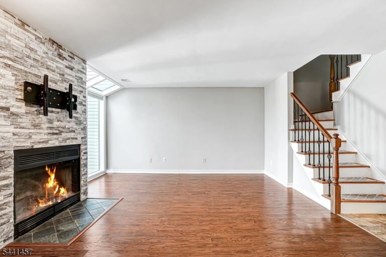 Property listing MLS 4037891 photo 4