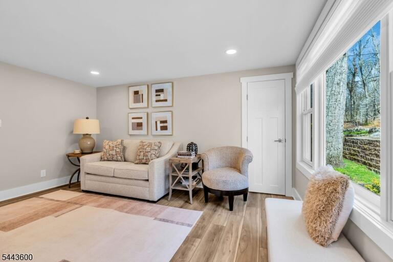 Property listing MLS 4038122 photo 6