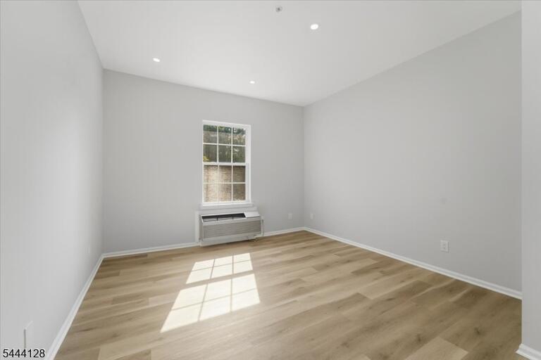 Property listing MLS 4038346 photo 11