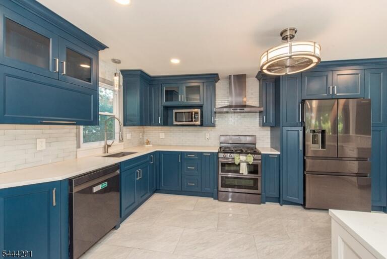 Property listing MLS 4038420 photo 1